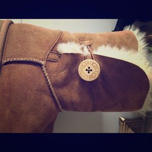 Ugg Bailey Button boots chestnut brown.